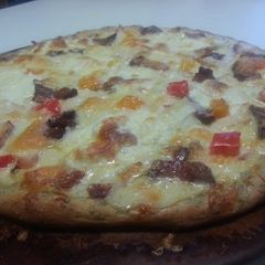 A picture of Chicken Bacon Ranch Pizza.