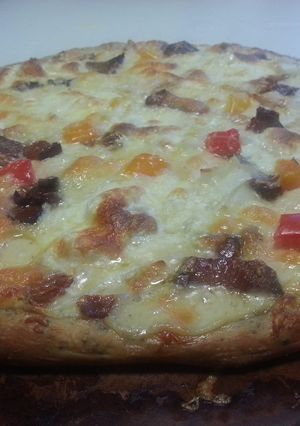A picture of Chicken Bacon Ranch Pizza.