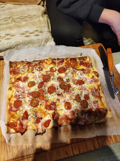 Una foto de Pizza carbonara