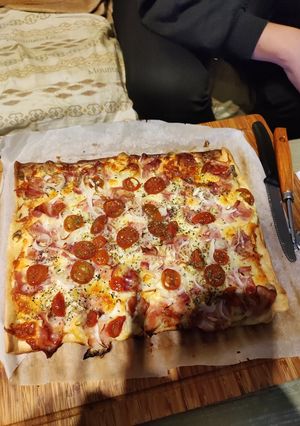 Una foto de Pizza carbonara