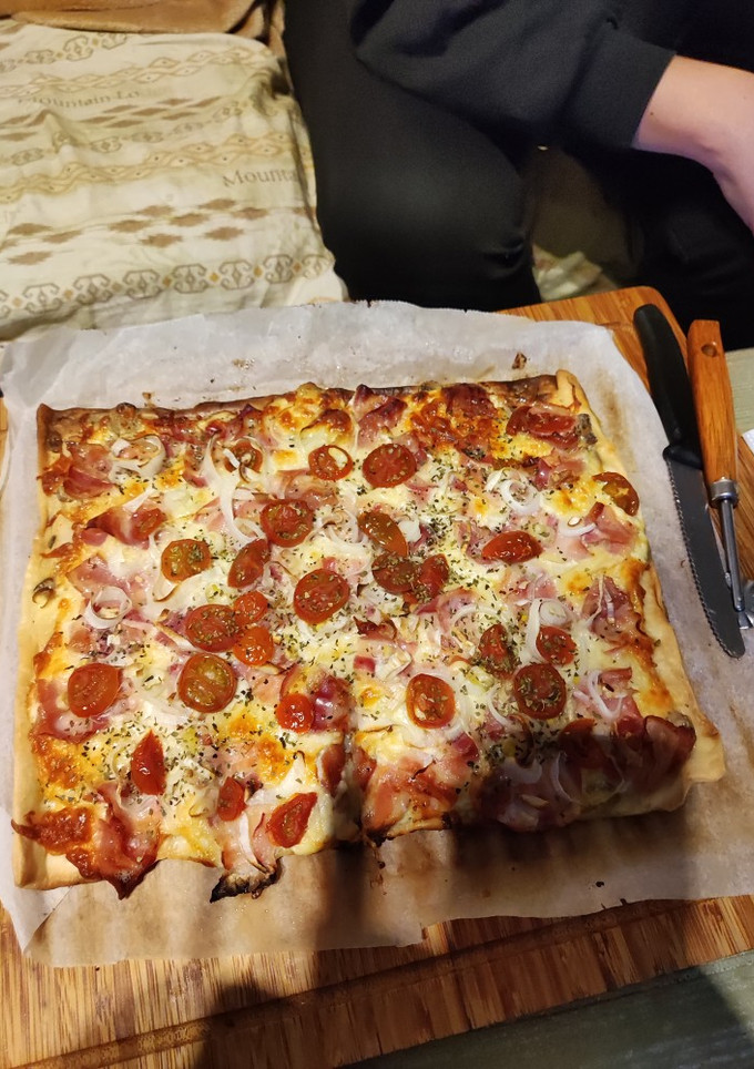 Una foto de Pizza carbonara