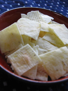 A picture of Potato Crackers Made with Joushinko Rice Flour.