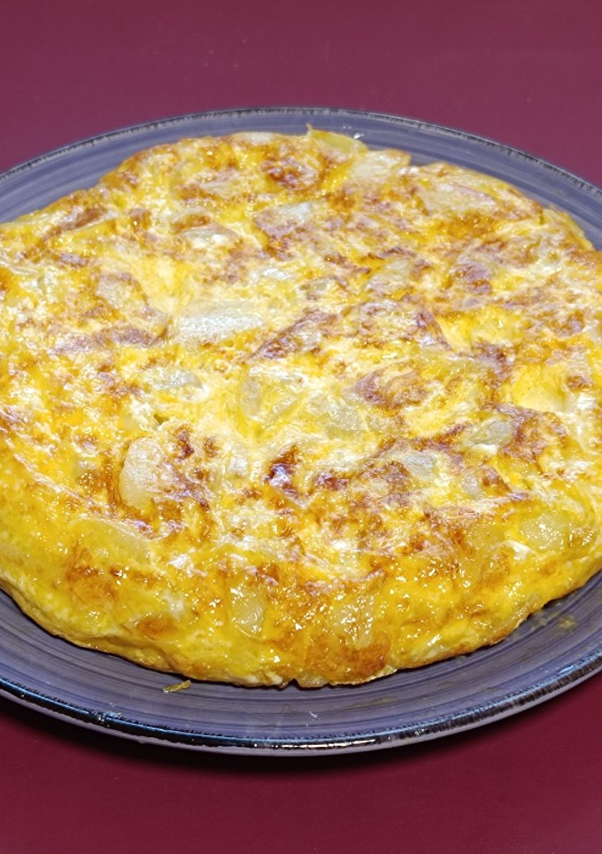 Una foto de Tortilla española, así la preparo