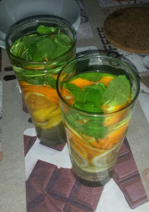 A picture of Detox Water.