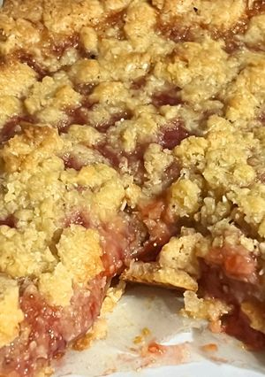 Una foto de Crumble de ciruelas 😋