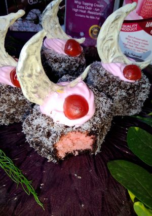 A picture of Strawberry Lamingtons.