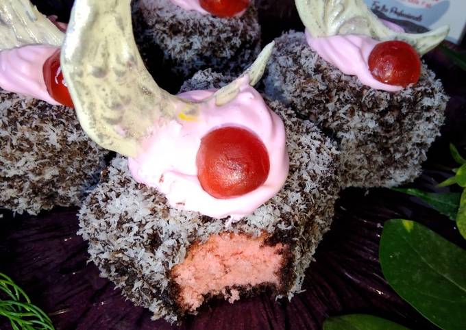 Strawberry Lamingtons