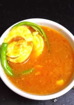 A picture of Egg curry.