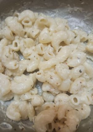 A picture of White Sauce Pasta.