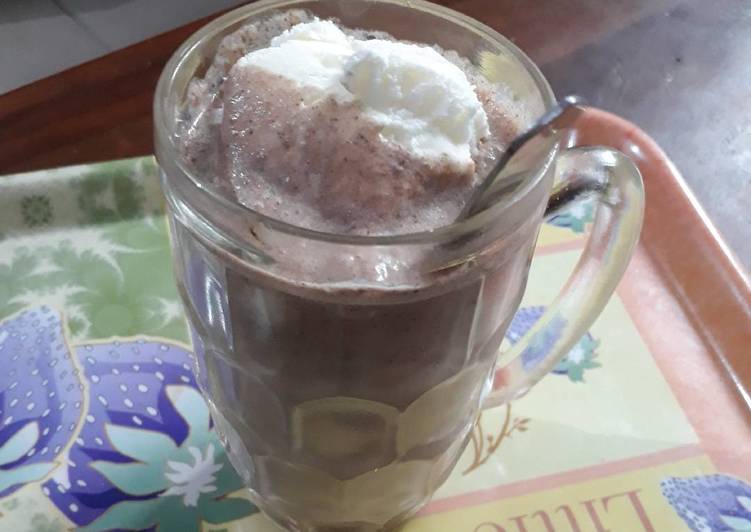 Simple Way to Prepare Speedy Chocolate Shake With Ice Cream