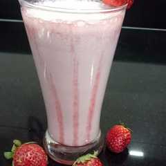 સ્ટ્રોબેરી મિલ્ક શેક (Strawberry Milk Shake Recipe In Gujarati)-レシピのメイン写真