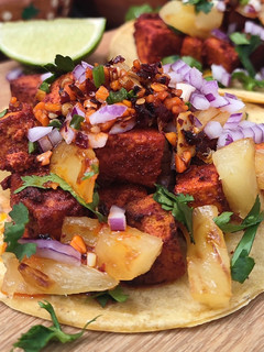 Una foto de 💥 TACOS VEGANOS 💥 #TOFUALPASTOR 💥