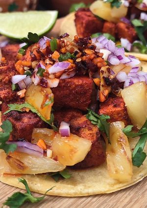 A picture of 💥 VEGAN TACOS 💥 #TOFUALPASTOR 💥.