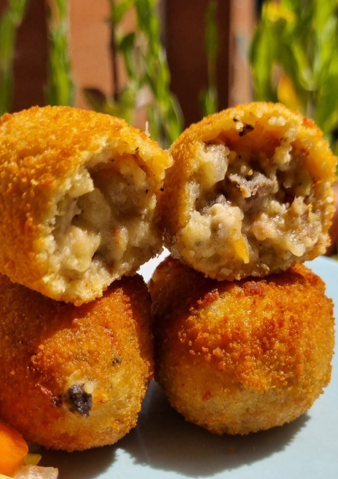 Una foto de 🥔🥔Croquetas de Cocido con base de patata🥔🥔