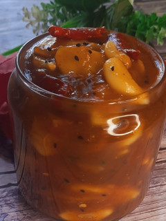 A picture of Aam Ka Khatta Meetha Sirke Wala Achar.
