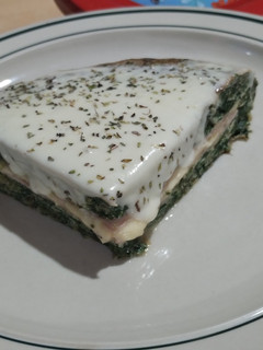 Una foto de Tortilla de espinaca rellena