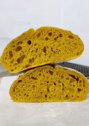 Foto resep Kunyit Chia Seed Sourdough Bread