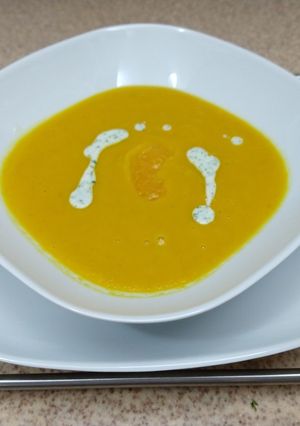 Una foto de Crema de calabaza con yogurt (crema de auyama)