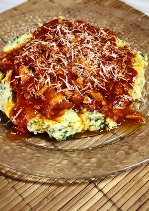 Una foto de 🫕 Polenta cremosa a la acelga con tuco de pollo 🫕