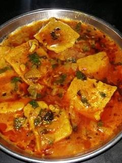 बेसन के पापड़ की मजेदार सब्जी (Besan ke papad ki mazedar sabzi recipe in hindi) रेसिपी मुख्य फोटो