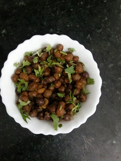 काले चने (Kaale chane recipe in hindi) रेसिपी मुख्य फोटो