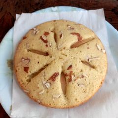 A picture of Apple and almond cake 🎂.