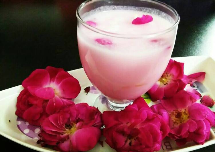 Recipe of Quick Strawberry Lassi