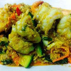 A picture of Kanya's Stir Fried Prawns with Curry Powder.