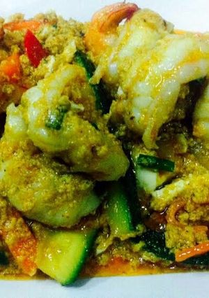 A picture of Kanya's Stir Fried Prawns with Curry Powder.