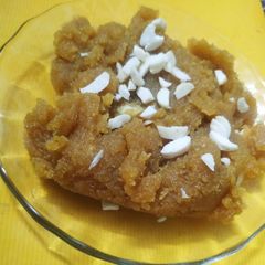 A picture of Besan halwa.