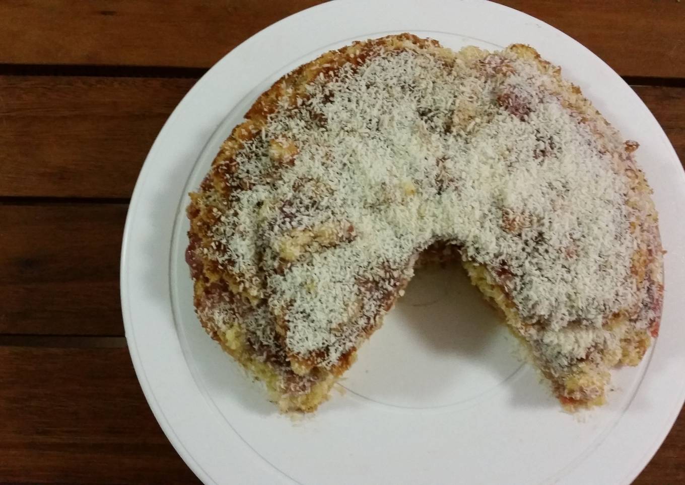 VANILLA CAKE with STRAWBERRIES and COCONUT