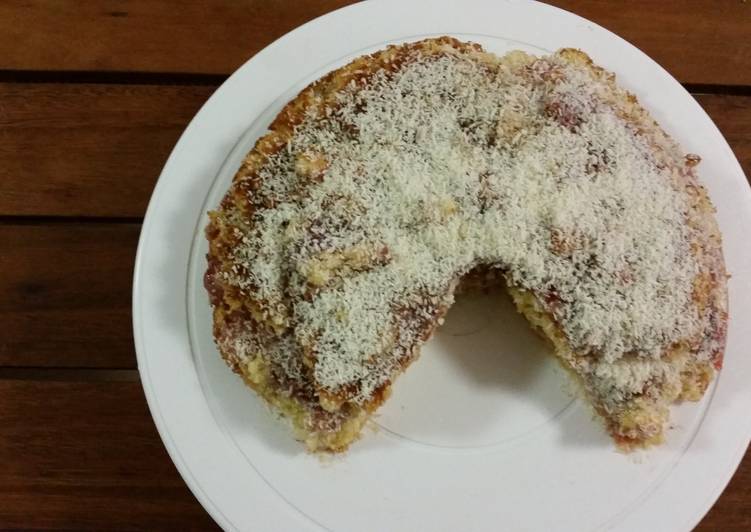 Simple Way to Prepare Quick VANILLA CAKE with STRAWBERRIES and COCONUT