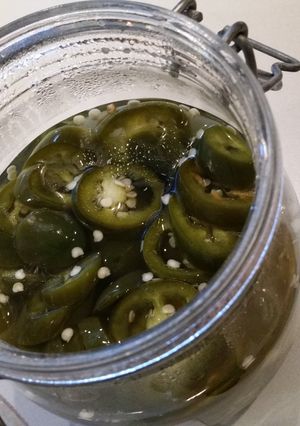 A picture of Vinegar jalapeño.