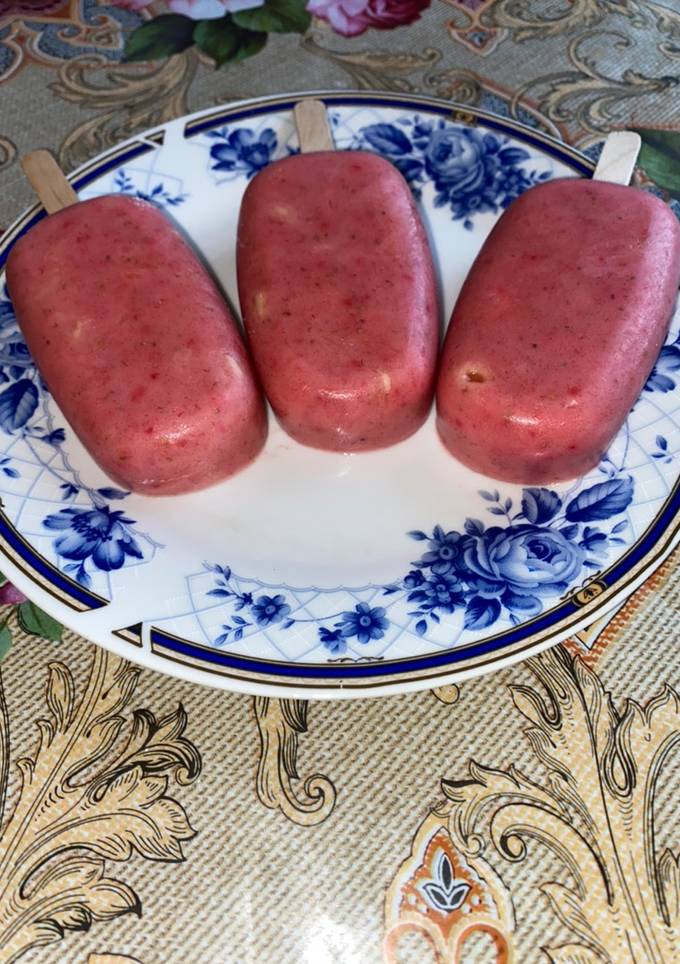 Полуничне морозиво