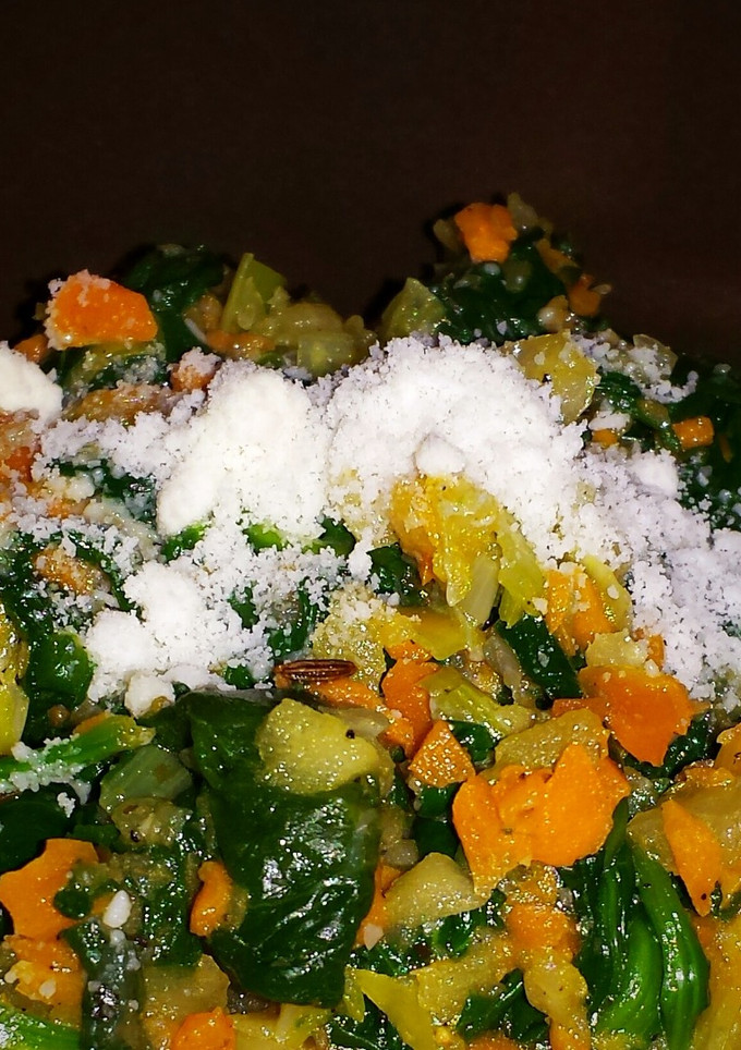 Una foto de Revuelto de verduras y queso
