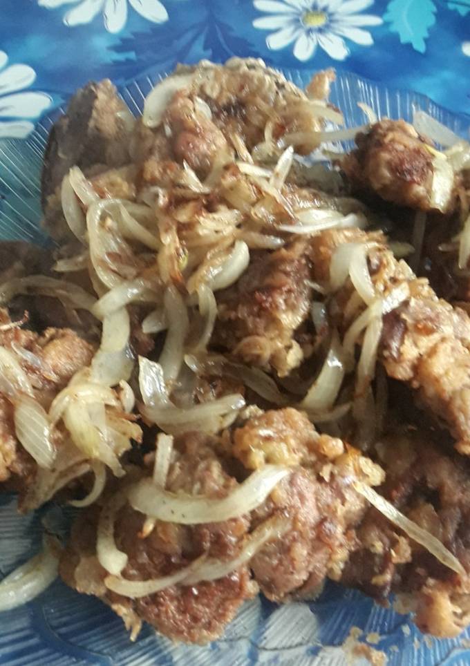 Жарена куряча печінка