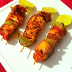 A picture of Paneer Tikka In Grill Pan.