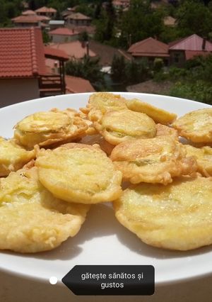 O poză a rețetei Dovlecei pane în stil grecesc.