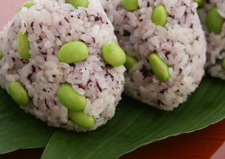 Recipe of Perfect Colorful Rice Balls with Edamame and Red Shiso