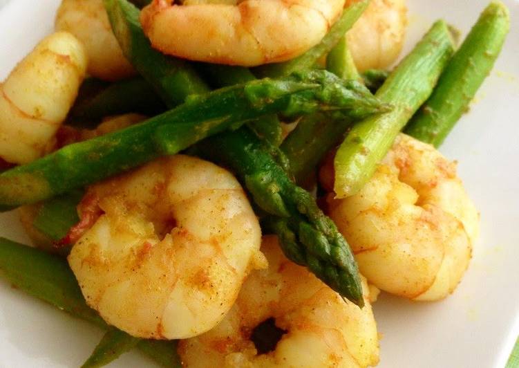Steps to Make Any-night-of-the-week Curry Shrimp and Asparagus Stir-fry