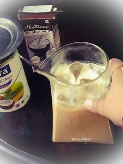 A picture of Thai Coconut Iced Tea.