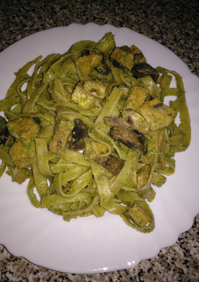 Una foto de Cintas con pesto