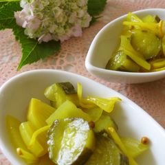 A picture of Easy and Colorful Yellow Cucumber and Onion Pickles.