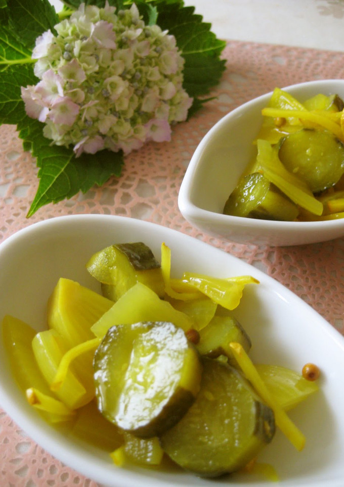 A picture of Easy and Colorful Yellow Cucumber and Onion Pickles.