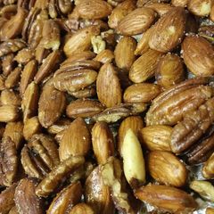 A picture of Dee's Nutz.