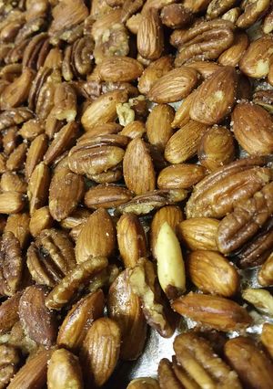 A picture of Dee's Nutz.