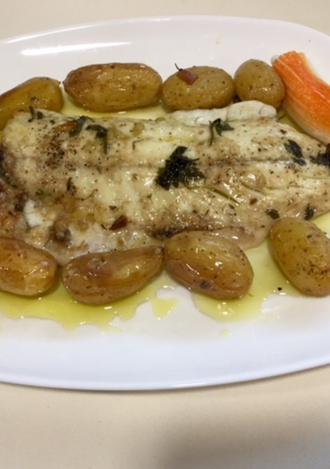 Una foto de Lubina en salsa verde