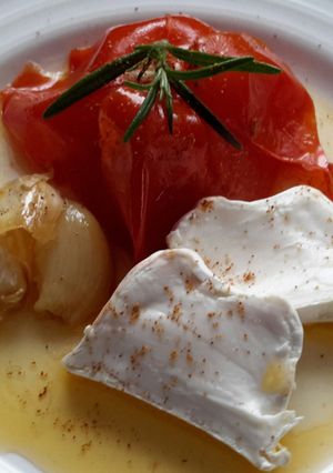 A picture of Sig's Pan Cooked Smoked Garlic and Tomatoes.