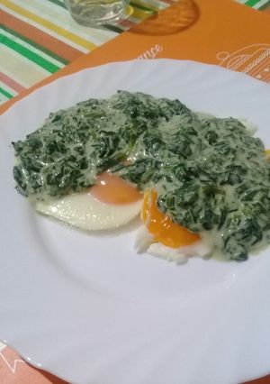 Una foto de Huevos a la espinaca