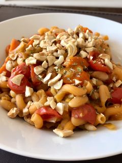 Una foto de Minestrone con pasta de lentejas rojas